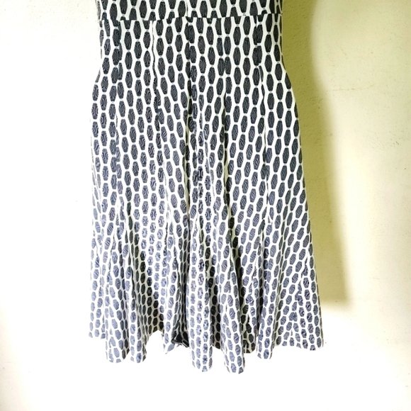 Taylor Fit & Flair  Gray & White Print Dress Size 2 - Picture 9 of 11